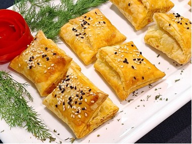 Chicken-filled pastry
