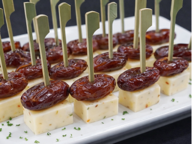 Date skewers with pepper jack