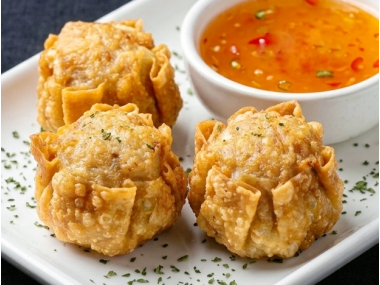 Crispy siu mai with asian sauce